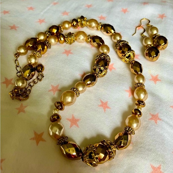 Vintage Elegant Gold and Pearl Necklace Set - Picture 1 of 16